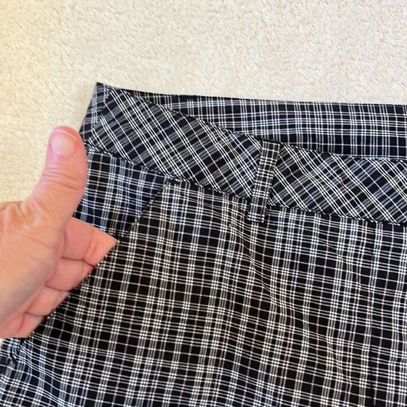 Greg Norman Women’s Golf Shorts Black & White Plaid Pockets Flat Front. … - Picture 3 of 9